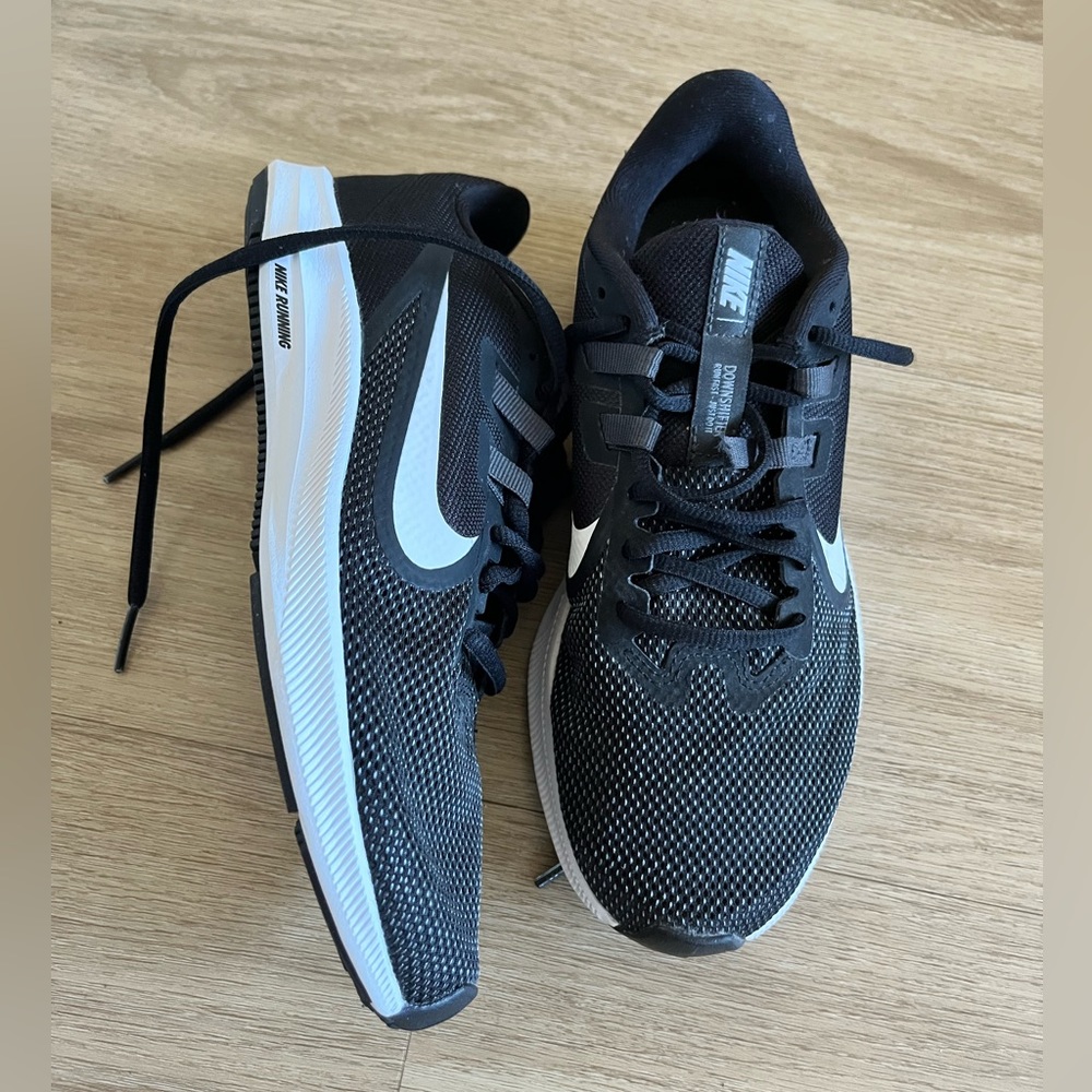 Nike Womens downshifter 9 run fast shoes size 6.5 NWOB